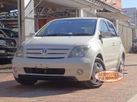 TOYOTA IST AÑO 2004