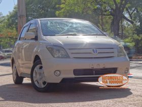 TOYOTA IST AÑO 2004