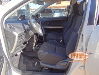 TOYOTA IST AÑO 2004