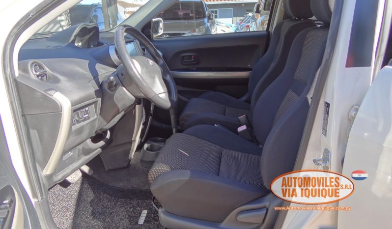 
								TOYOTA IST AÑO 2004 full									