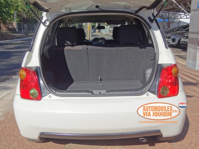 
								TOYOTA IST AÑO 2004 full									