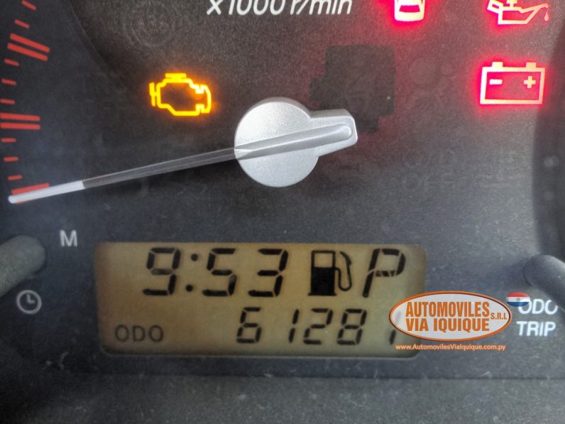 
								TOYOTA IST AÑO 2004 full									