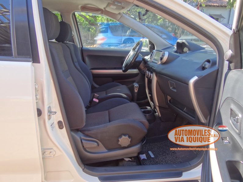 
								TOYOTA IST AÑO 2004 full									