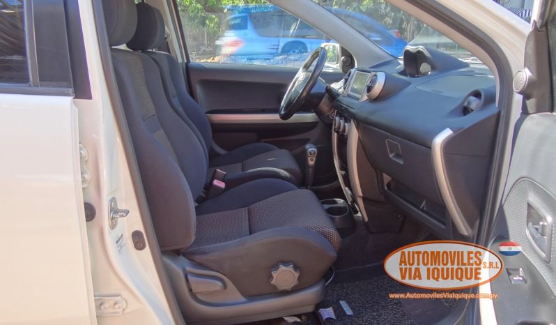 
								TOYOTA IST AÑO 2004 full									