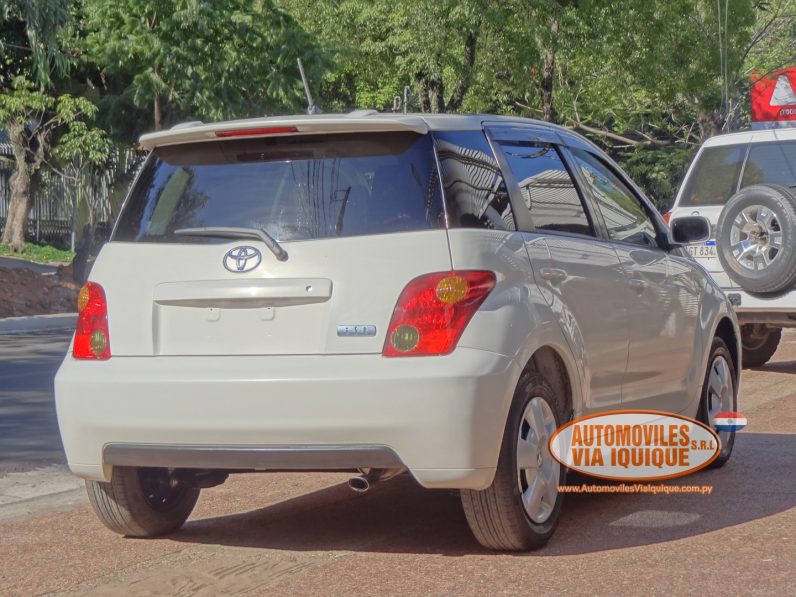 
								TOYOTA IST AÑO 2004 full									