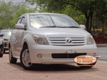 TOYOTA IST AÑO 2006