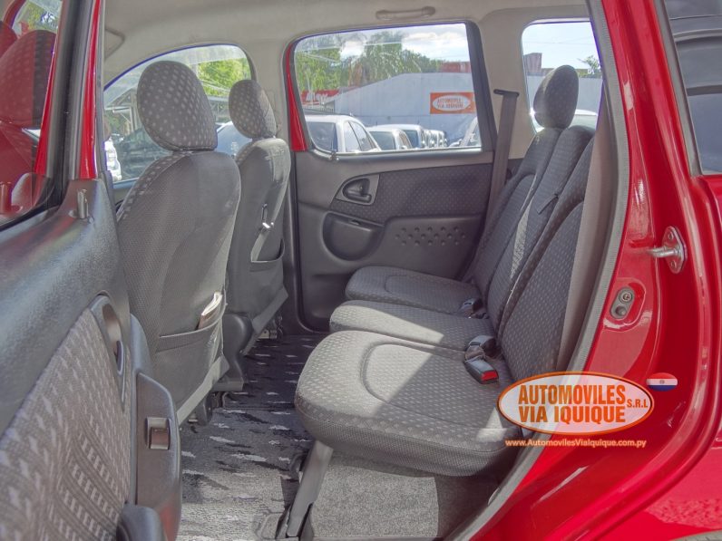 
								TOYOTA FUNCARGO AÑO 2002 full									