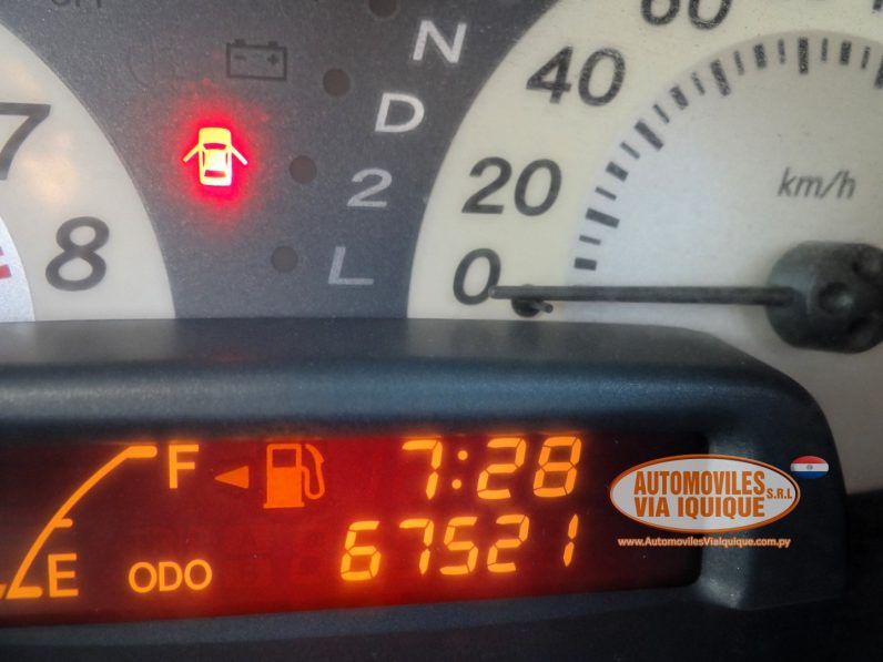 
								TOYOTA FUNCARGO AÑO 2002 full									