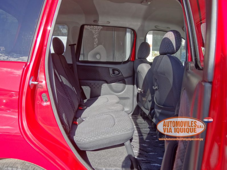 
								TOYOTA FUNCARGO AÑO 2002 full									