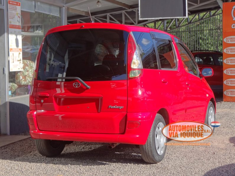 
								TOYOTA FUNCARGO AÑO 2002 full									