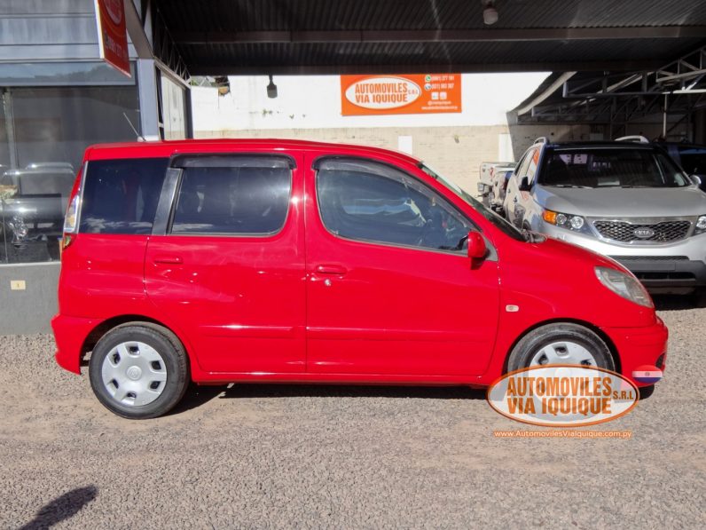 
								TOYOTA FUNCARGO AÑO 2002 full									