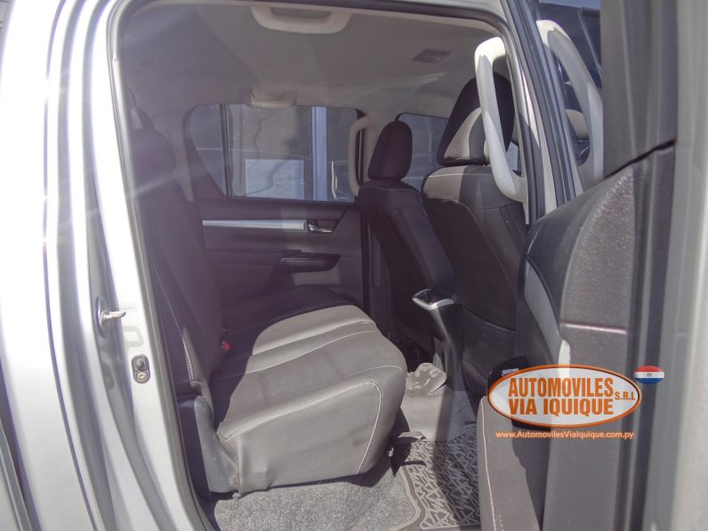 
								TOYOTA HILUX SRV AÑO 2019 full									