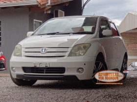 TOYOTA IST AÑO 2004