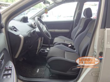 TOYOTA IST AÑO 2004