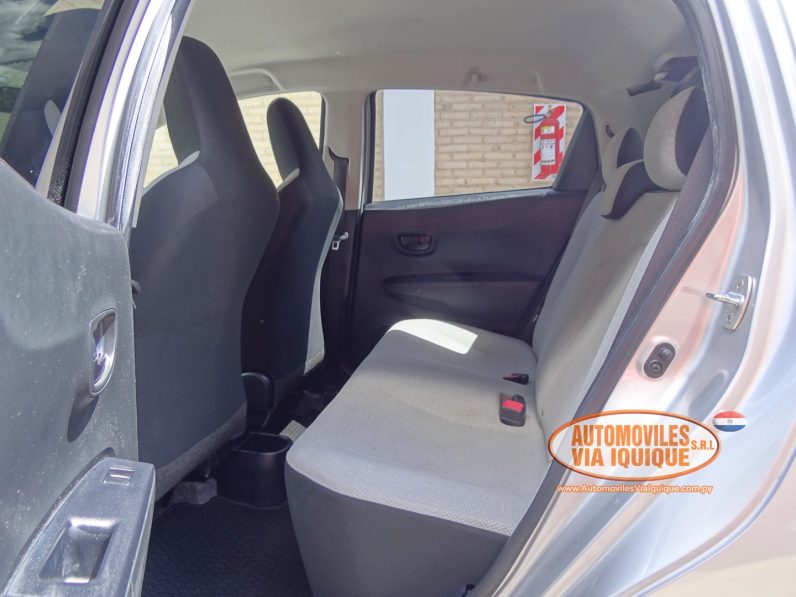 
								TOYOTA NEW VITZ AÑO 2013 full									