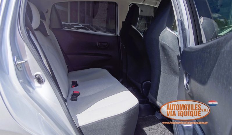 
								TOYOTA NEW VITZ AÑO 2013 full									