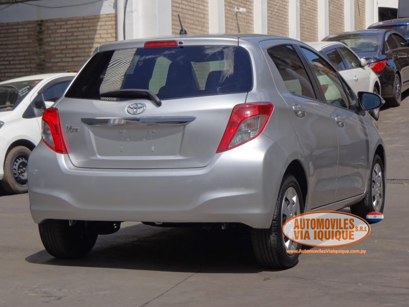 
								TOYOTA NEW VITZ AÑO 2013 full									