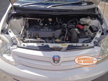 TOYOTA IST AÑO 2004