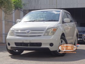 TOYOTA IST AÑO 2004