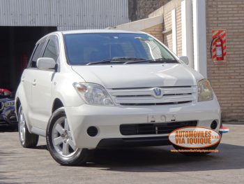 TOYOTA IST AÑO 2004