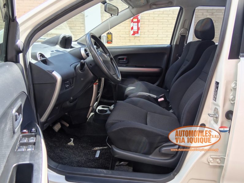 
								TOYOTA IST AÑO 2004 full									