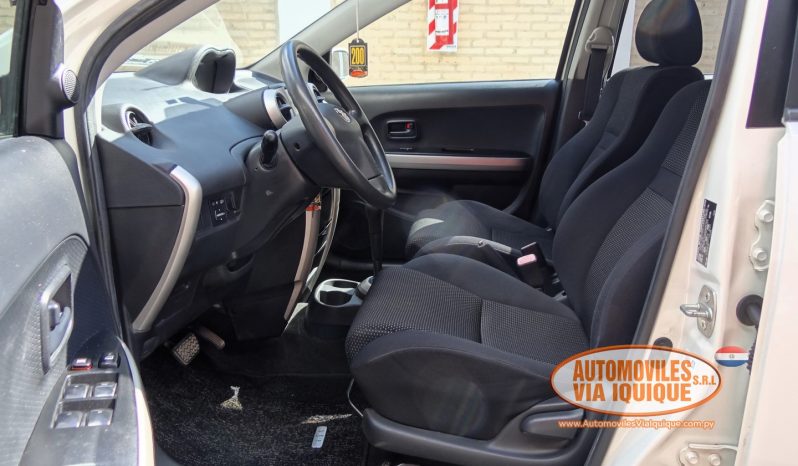 
								TOYOTA IST AÑO 2004 full									