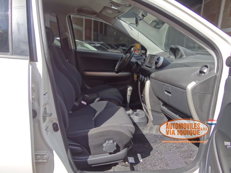 
								TOYOTA IST AÑO 2004 full									