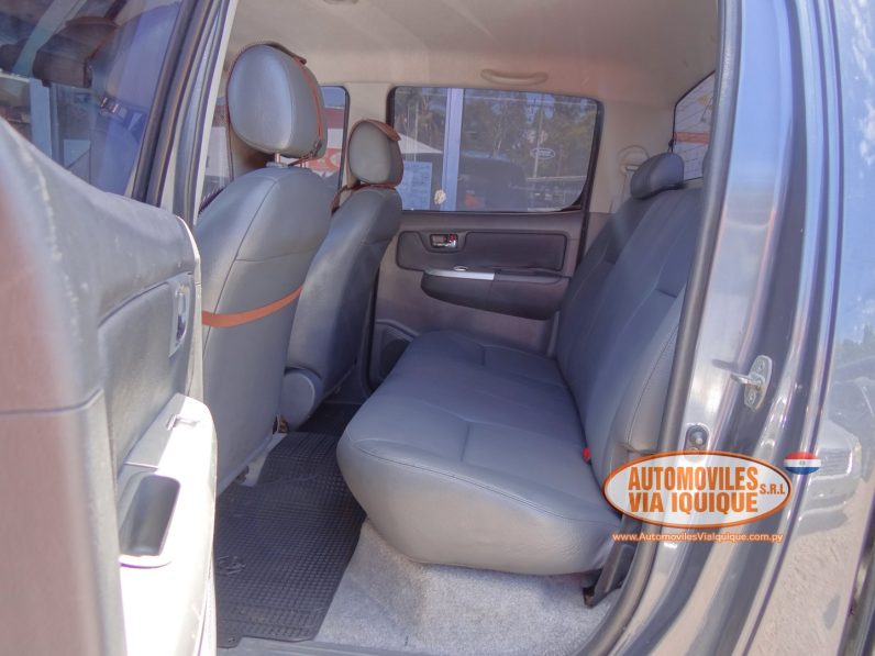 
								TOYOTA HILUX AÑO 2012 full									