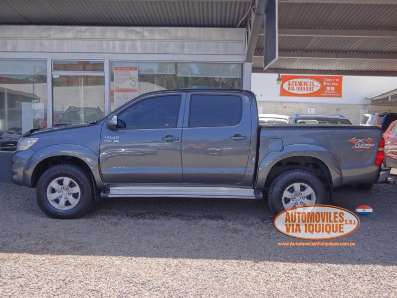 
								TOYOTA HILUX AÑO 2012 full									