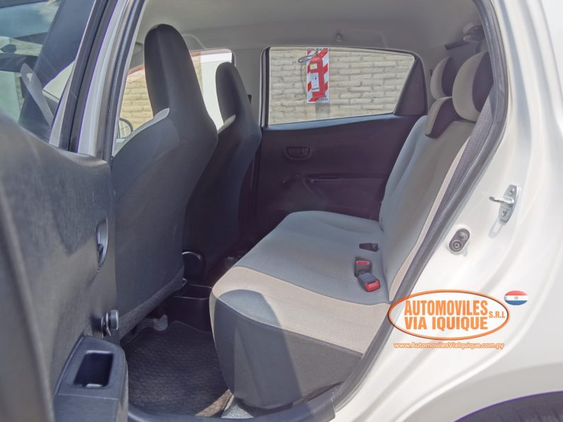 
								TOYOTA NEW VITZ AÑO 2013 full									