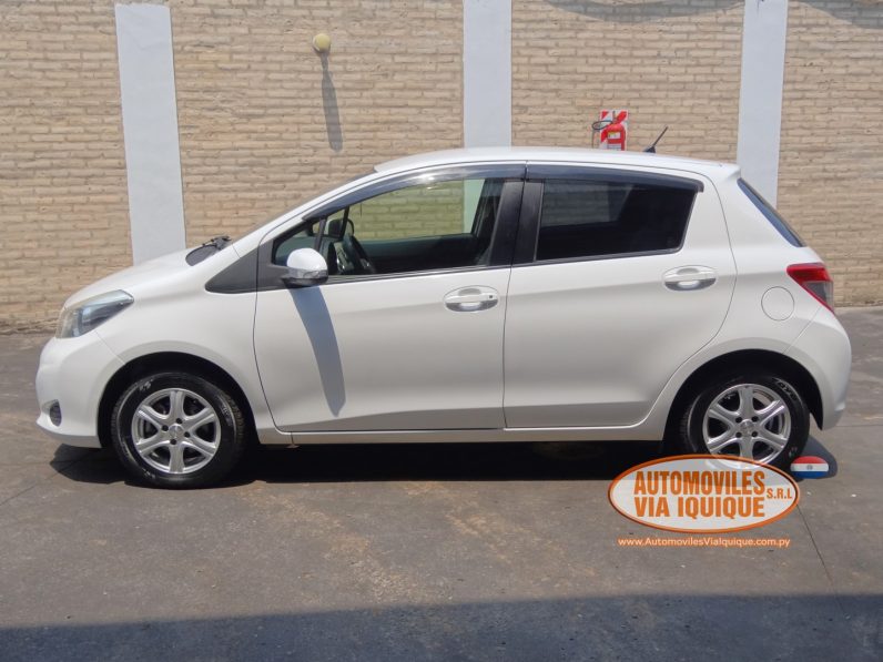 
								TOYOTA NEW VITZ AÑO 2013 full									