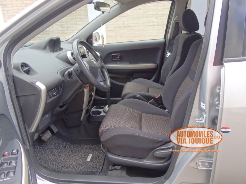 
								TOYOTA IST AÑO 2002 full									