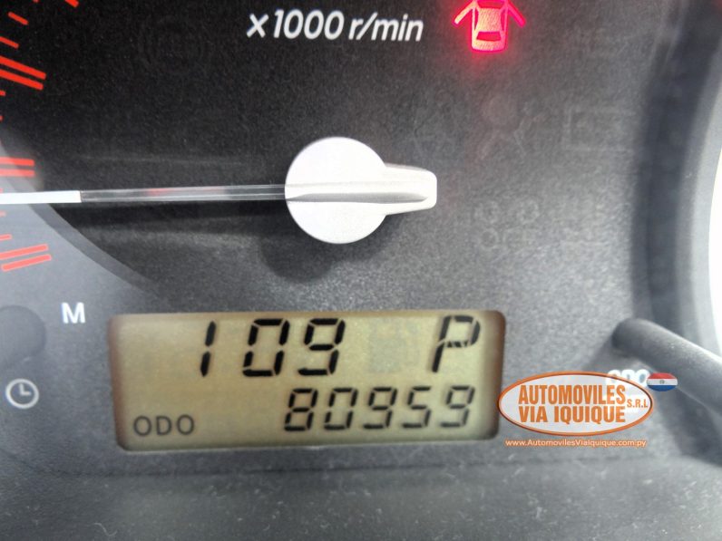 
								TOYOTA IST AÑO 2002 full									