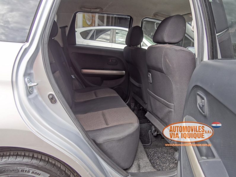 
								TOYOTA IST AÑO 2002 full									