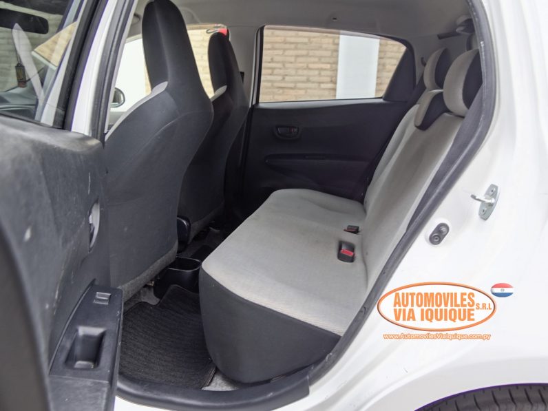 
								TOYOTA NEW VITZ AÑO 2014 full									