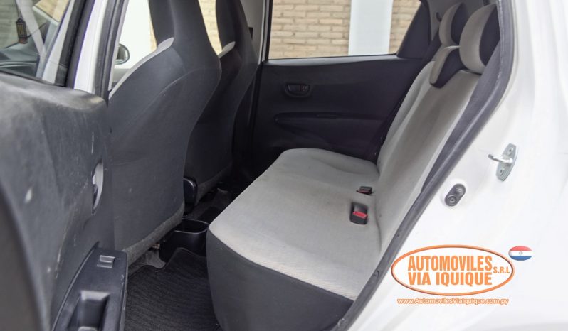 
								TOYOTA NEW VITZ AÑO 2014 full									