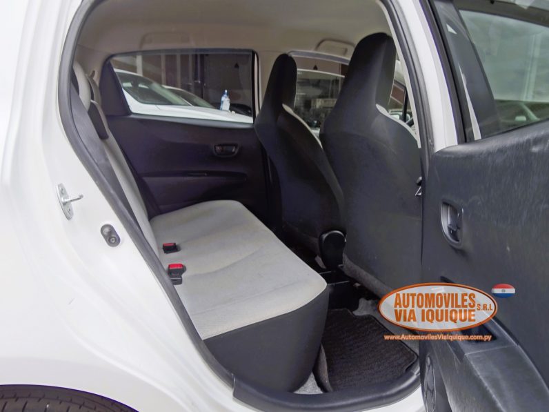 
								TOYOTA NEW VITZ AÑO 2014 full									