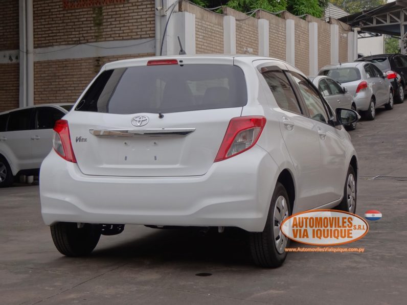 
								TOYOTA NEW VITZ AÑO 2014 full									