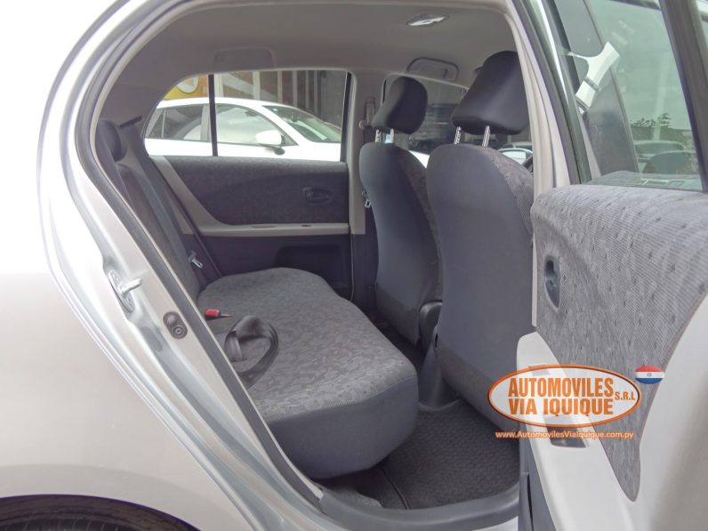 
								TOYOTA NEW VITZ AÑO 2010 full									