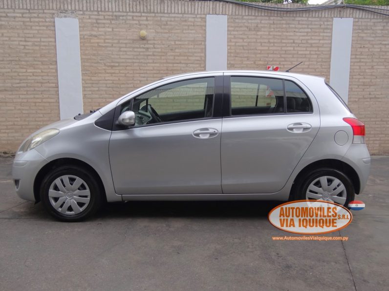 
								TOYOTA NEW VITZ AÑO 2010 full									