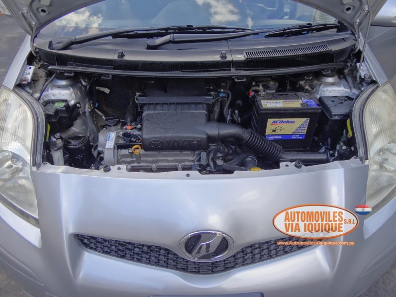 
								TOYOTA NEW VITZ AÑO 2010 full									