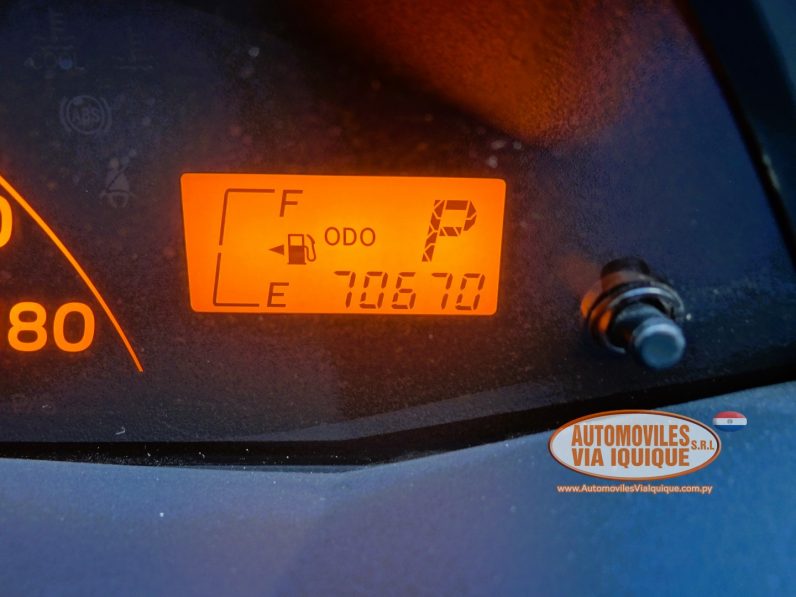 
								TOYOTA NEW VITZ AÑO 2010 full									