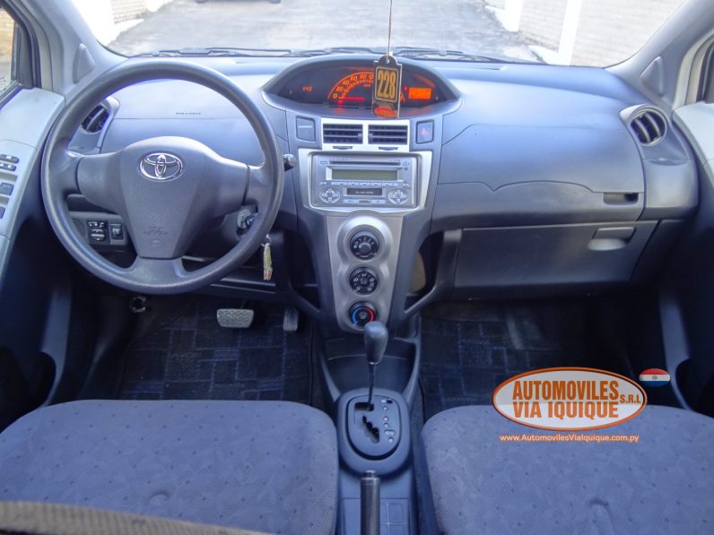
								TOYOTA NEW VITZ AÑO 2007 full									