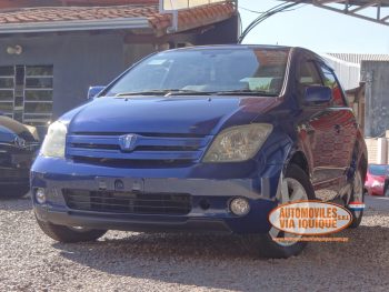 TOYOTA IST AÑO 2004