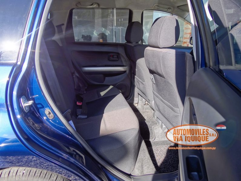 
								TOYOTA IST AÑO 2004 full									