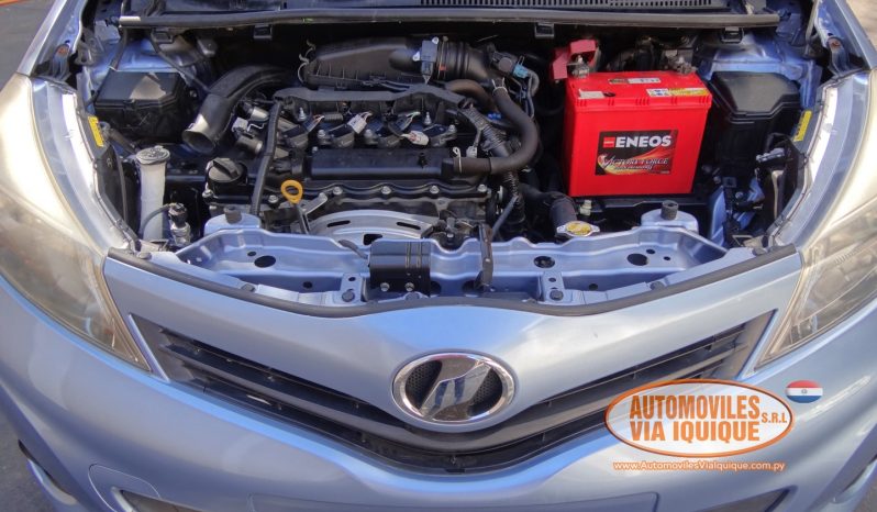 
								TOYOTA VITZ AÑO 2013 full									