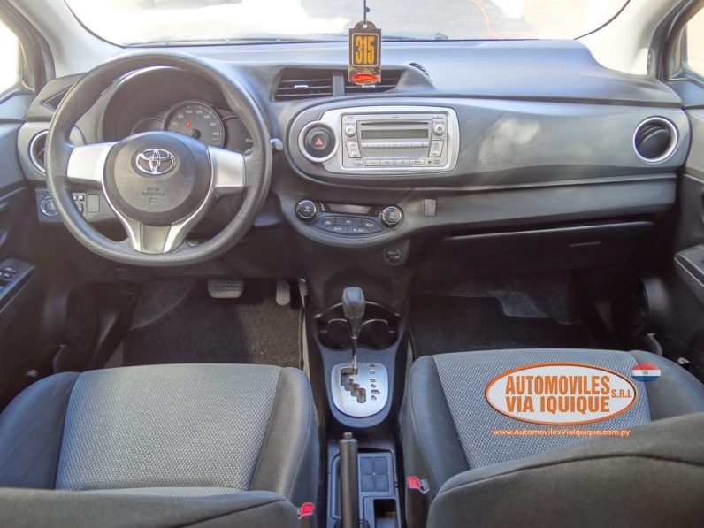 
								TOYOTA VITZ AÑO 2013 full									