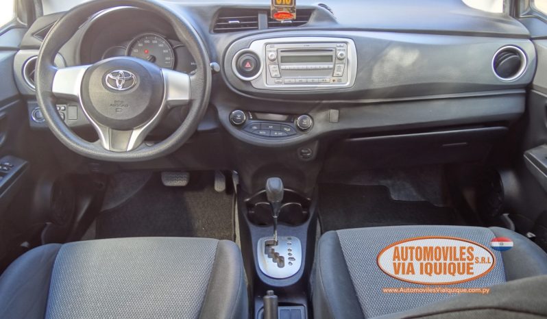
								TOYOTA VITZ AÑO 2013 full									