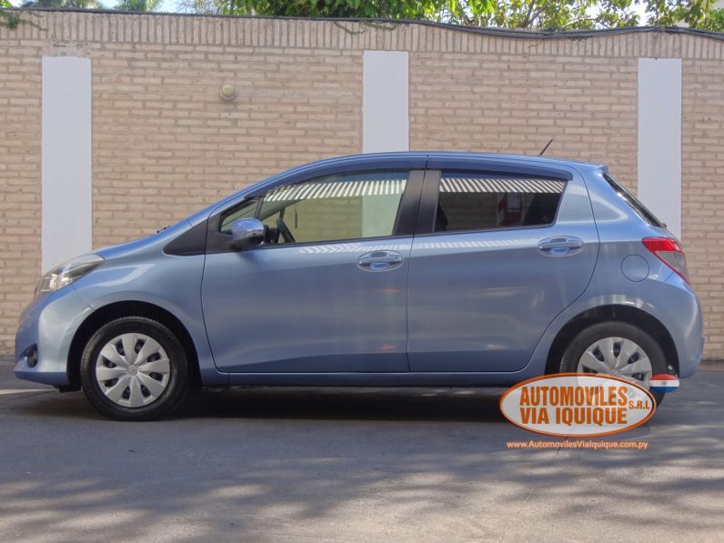 
								TOYOTA VITZ AÑO 2013 full									