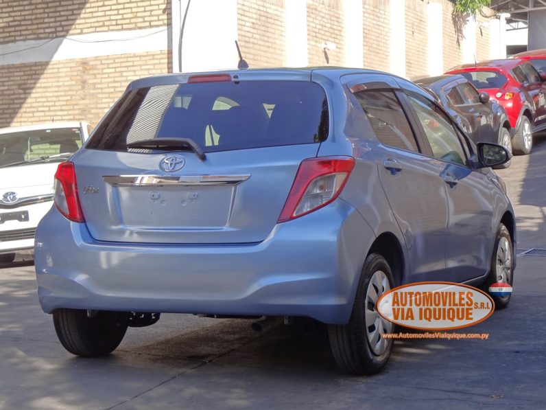 
								TOYOTA VITZ AÑO 2013 full									